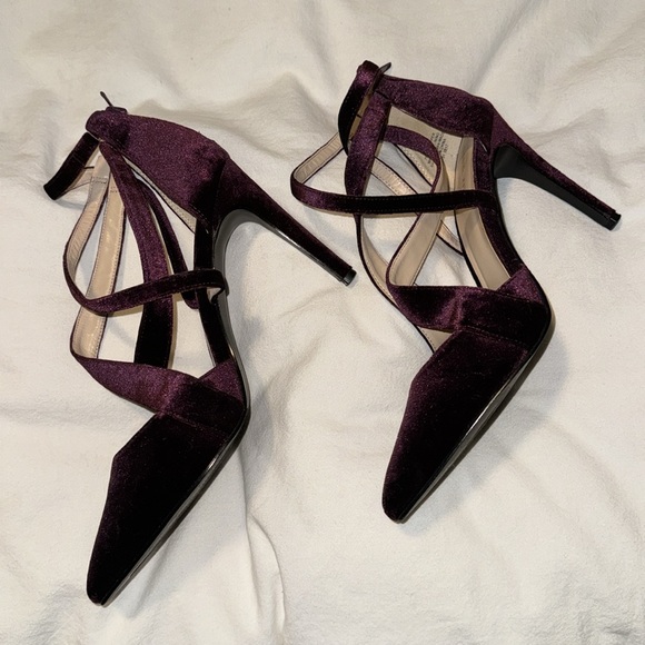 Plum Purple Cross Strap Zipper Velvet Nine West Pumps ~4 Inch Heel Size 8.5 - Picture 7 of 10